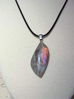 Handmade Labradorite Pendant Necklace with Iridescent Pink-Blue Flash..